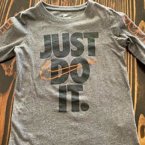 Nike Boys Long Sleeve Tee size XS